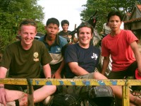 Banna, Maik, JPT und Zugpersonal auf dem Bamboo Train