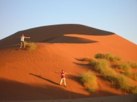 Mareike und Doro erklimmen Sossusvlei